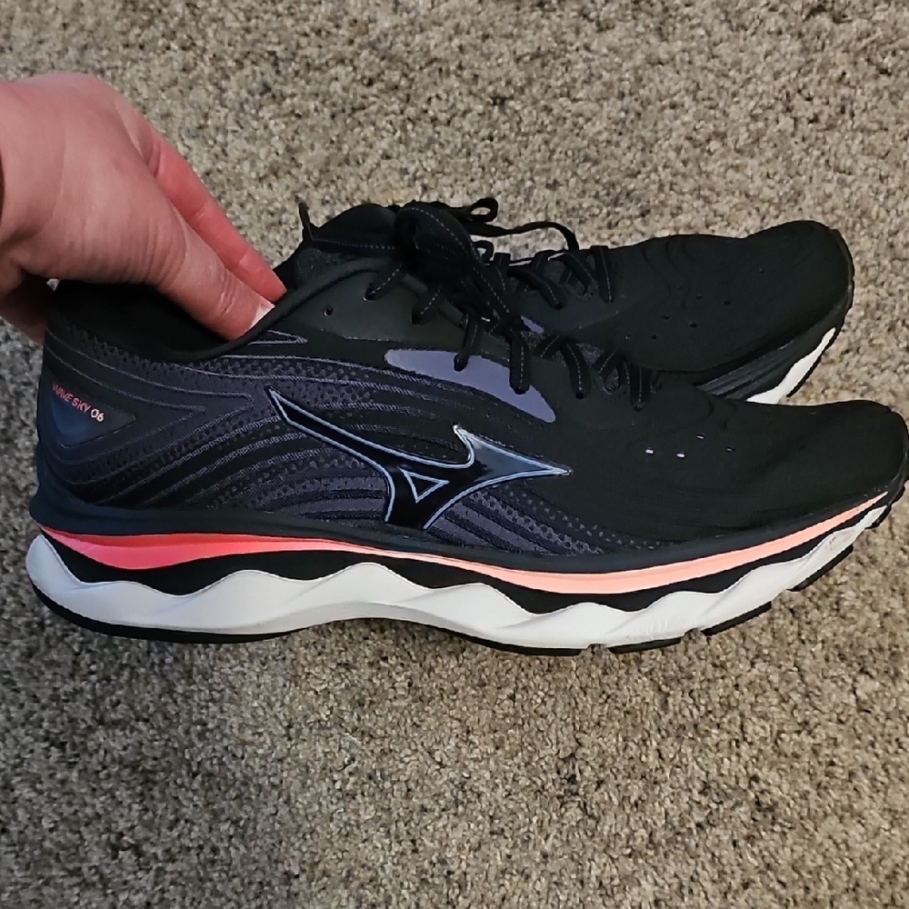 Mizuno Black and Pink Sneakers with Wave Design